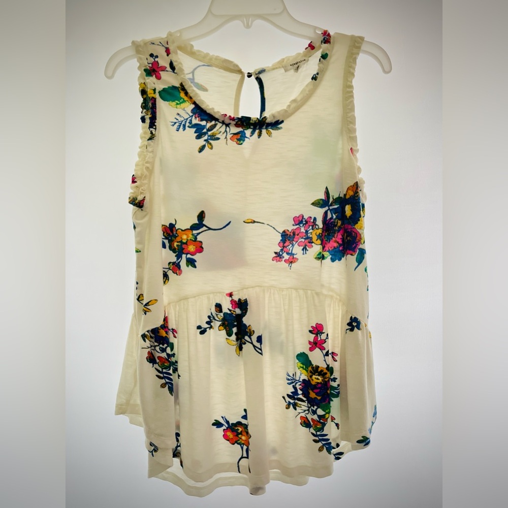 Eyeshadow peplum sleeveless top.